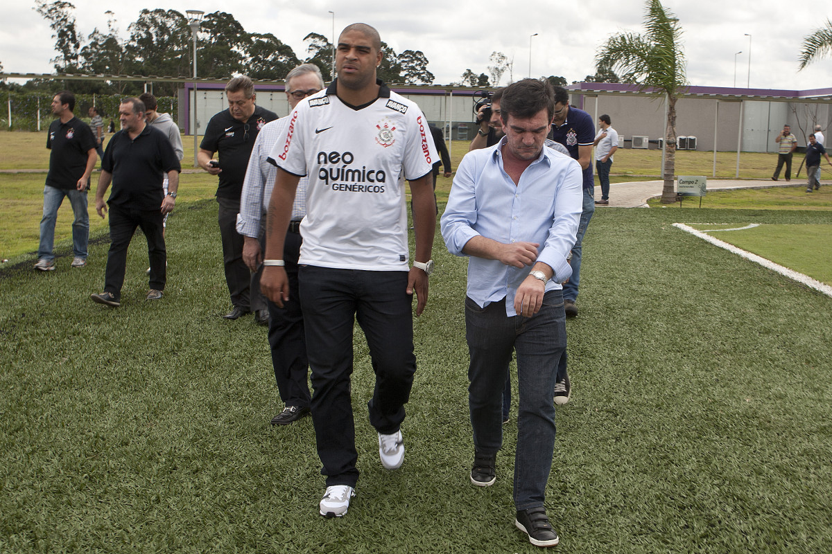 O atacante Adriano foi apresentado hoje pelo Corinthians, como o mais novo reforco para 2011, antes do treino desta tarde no CT Joaquim Grava, Parque Ecológico do Tiete. O time se prepara para o jogo contra o Botafogo/RP, domingo dia 03/04/2011, no estádio Santa Cruz em Ribeirão Preto, pela 17ª rodada do Campeonato Paulista 2011