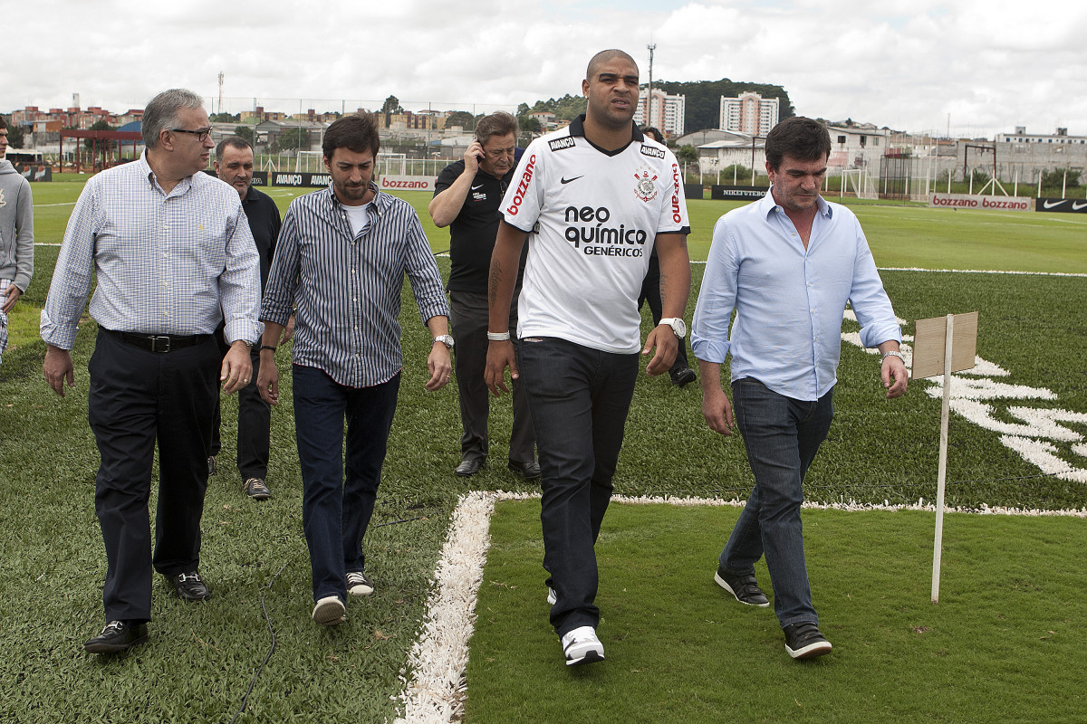 O atacante Adriano foi apresentado hoje pelo Corinthians, como o mais novo reforco para 2011, antes do treino desta tarde no CT Joaquim Grava, Parque Ecológico do Tiete. O time se prepara para o jogo contra o Botafogo/RP, domingo dia 03/04/2011, no estádio Santa Cruz em Ribeirão Preto, pela 17ª rodada do Campeonato Paulista 2011