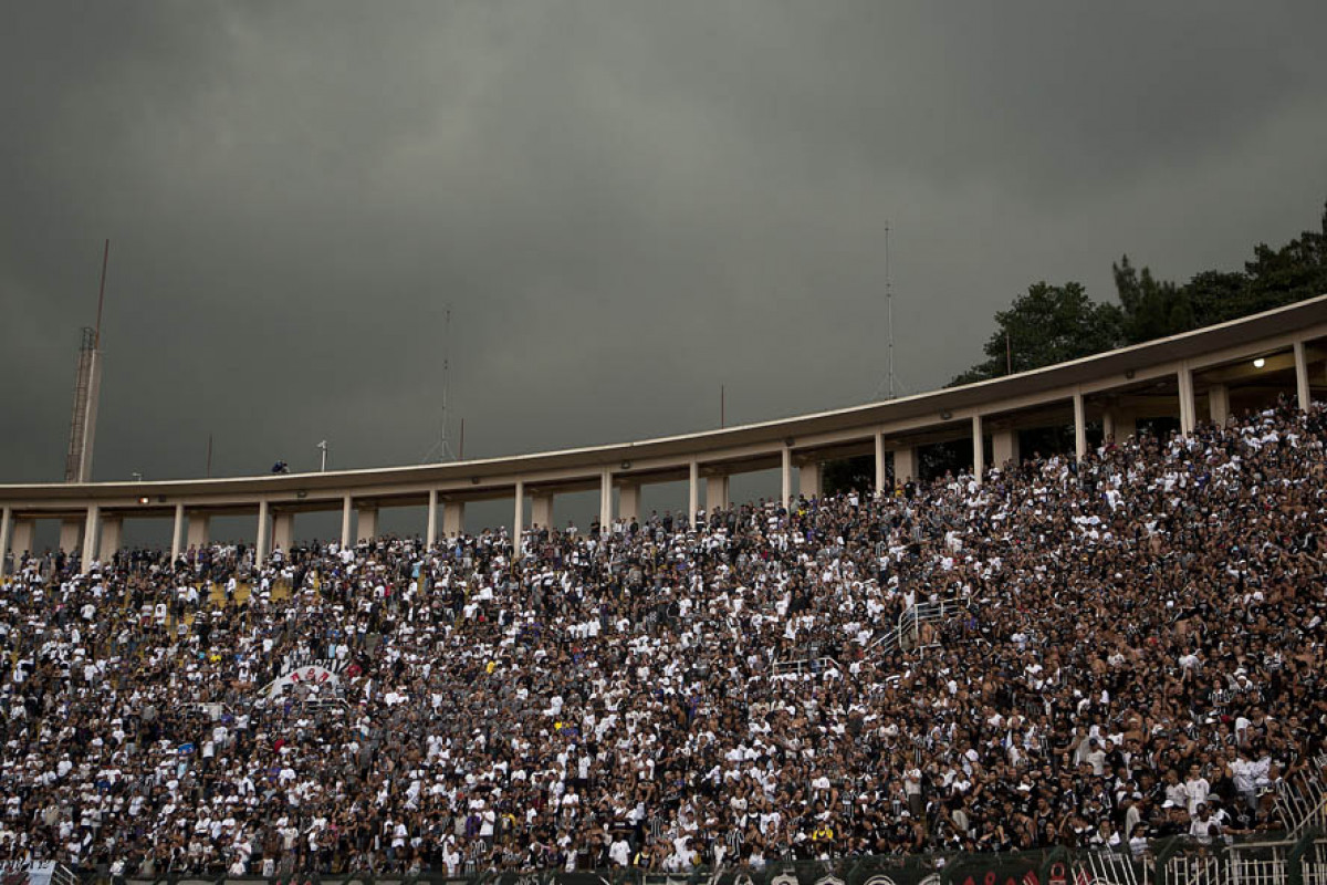 Chuva no Pacaembu durante a partida entre Corinthians x So Caetano, realizada esta tarde no estdio do Pacaembu, pela 18 rodada do Campeonato Paulista 2011