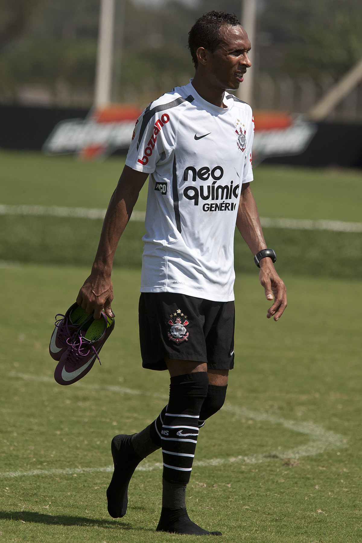 Liedson durante treino do Corinthians esta manh no CT Joaquim Grava, no Parque Ecolgico do Tiete. O time se prepara para o jogo contra o Oeste de Itpolis, no estdio do Pacaembu, pelas quarta de final do Campeonato Paulista 2011