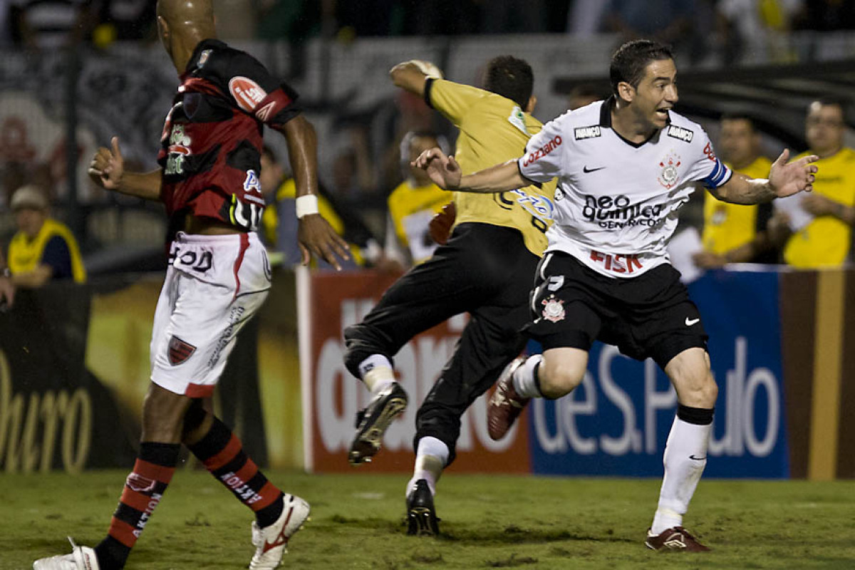 Durante a partida entre Corinthians x Oeste/Itpolis, realizada esta noite no estdio do Pacaembu, quartas de final do Campeonato Paulista 2011