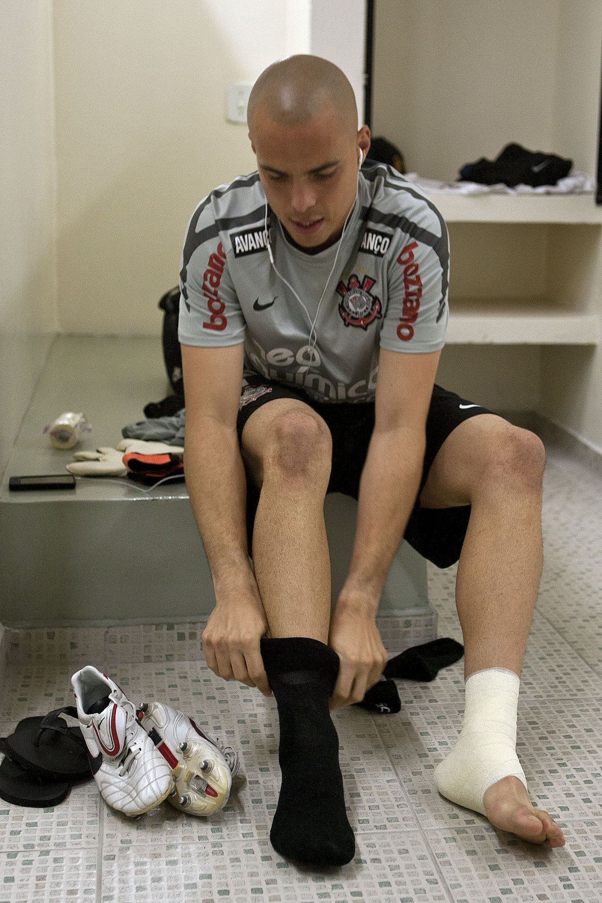 Julio Cesar nos vestiários antes da partida entre Palmeiras x Corinthians, realizada esta tarde no estádio do Pacaembu, pelas semifinais do Campeonato Paulista de 2011