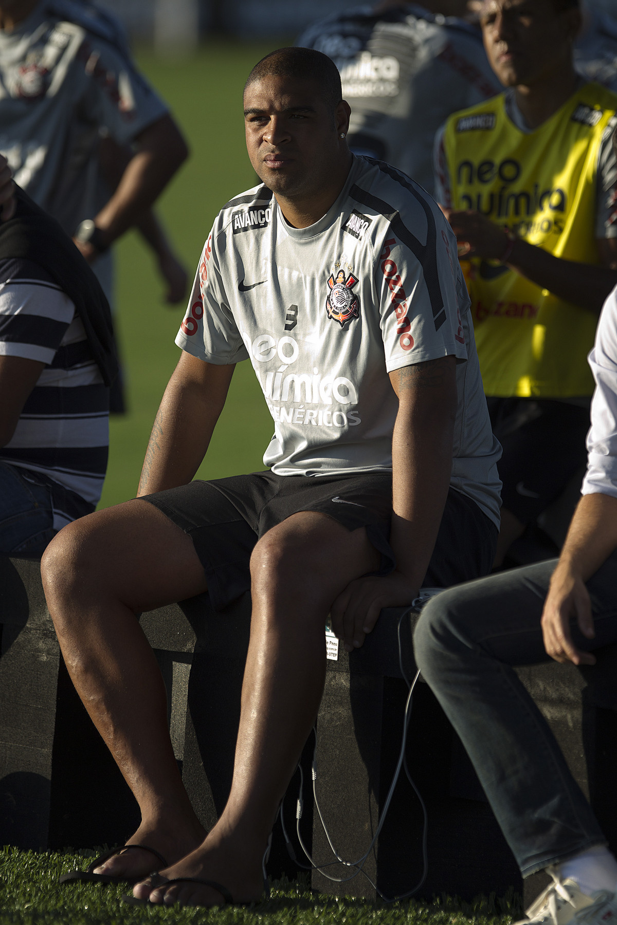 Adriano assiste ao treino do Corinthians esta tarde no CT Joaquim Grava, Parque Ecolgico do Tiete. O time se prepara para o jogo contra o Santos, domingo, dia 08/05,  tarde, no estdio do Pacaembu, primeiro jogo das finais do Campeonato Paulista 2011