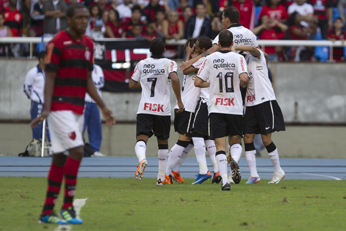 Comemoração do gol de Willian durante a partida entre Flamengo x Corinthians, realizada esta tarde no estádio do Engenhão, na cidade do Rio de Janeiro, pela terceira rodada do Campeonato Brasileiro de 2011