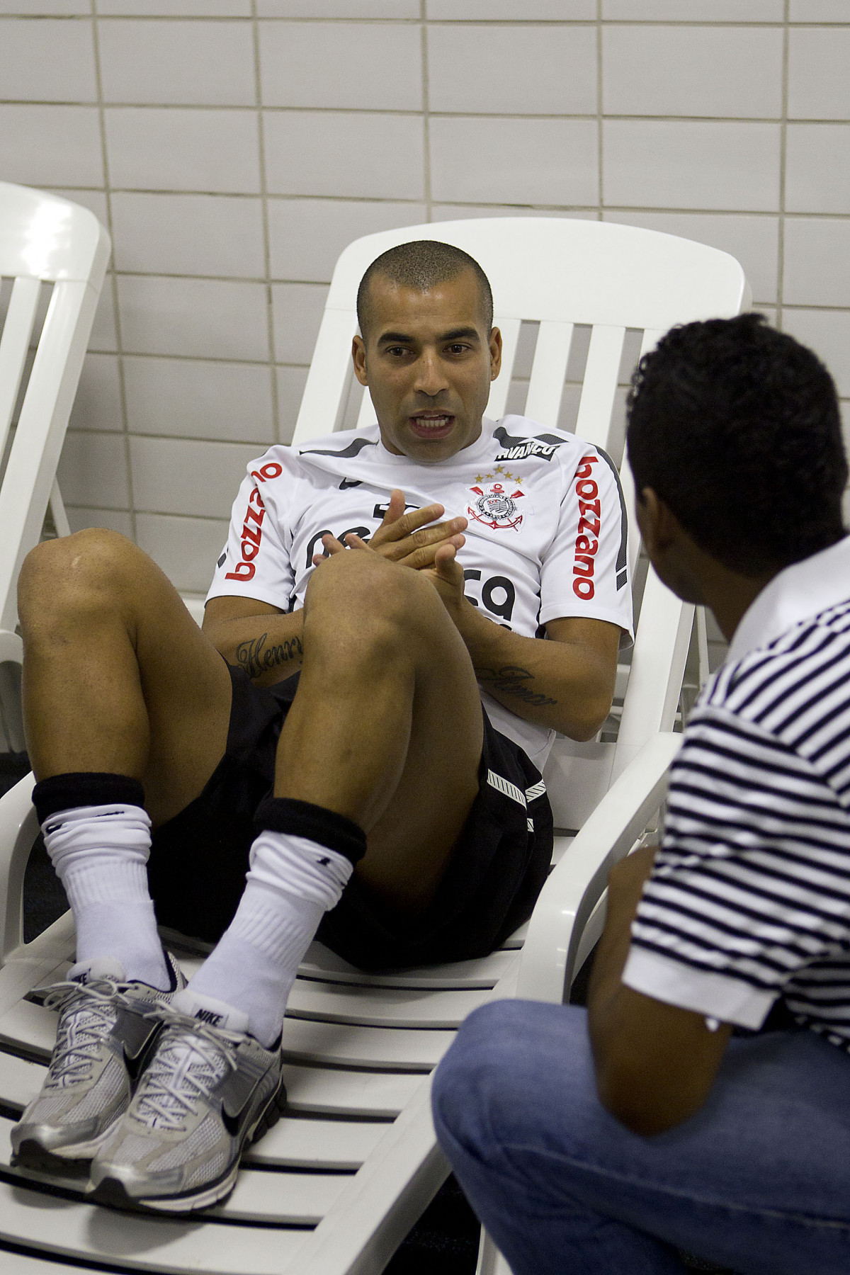 Emerson nos vestirios antes da partida entre Flamengo x Corinthians, realizada esta tarde no estdio do Engenho, na cidade do Rio de Janeiro, pela terceira rodada do Campeonato Brasileiro de 2011