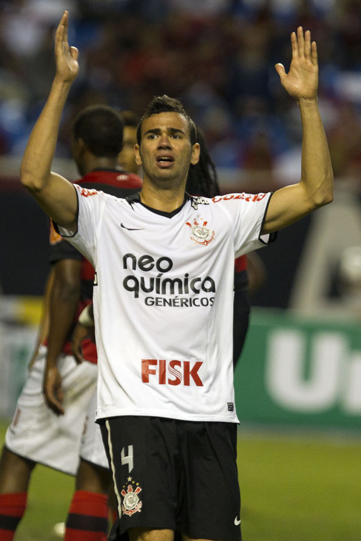 Leandro Castn lamenta perda de gol durante a partida entre Flamengo x Corinthians, realizada esta tarde no estdio do Engenho, na cidade do Rio de Janeiro, pela terceira rodada do Campeonato Brasileiro de 2011