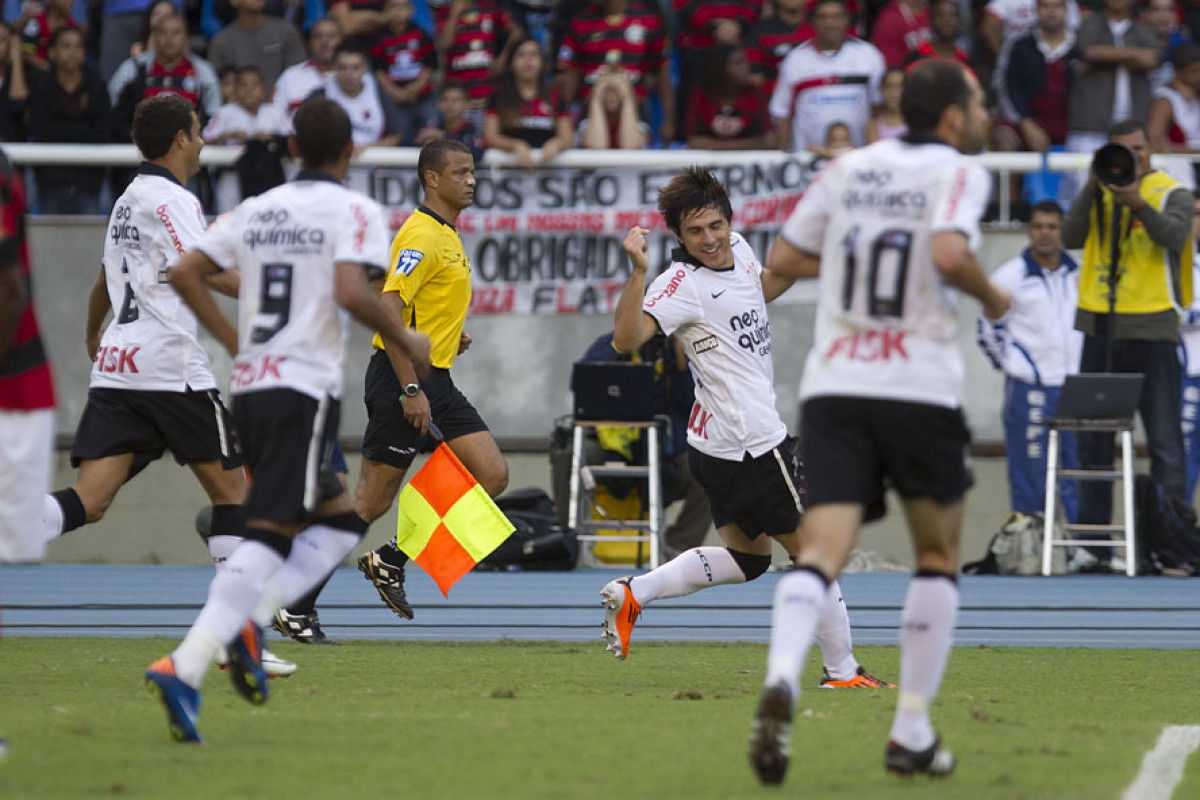 Willian comemora seu gol durante a partida entre Flamengo x Corinthians, realizada esta tarde no estádio do Engenhão, na cidade do Rio de Janeiro, pela terceira rodada do Campeonato Brasileiro de 2011