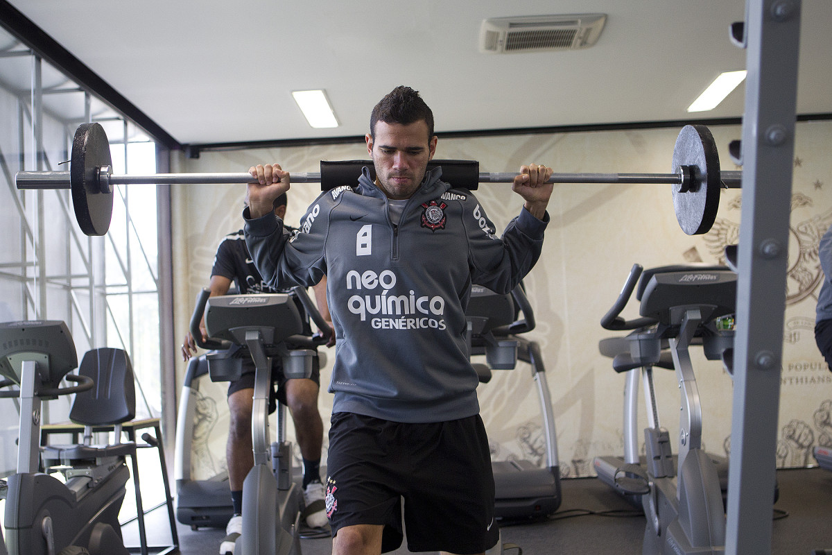 Leandro Castn durante treino do Corinthians esta manh no CT Joaquim Grava, no Parque Ecolgico do Tiete. O time se prepara para o jogo contra o Fluminense, dia 12/06, domingo a tarde, no estdio do Pacaembu, pela 4 rodada do Brasileiro 2011