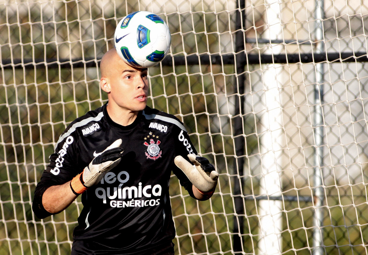 O goleiro Julio Cesar do Corinthians durante treino realizado no CT Joaquim Grava