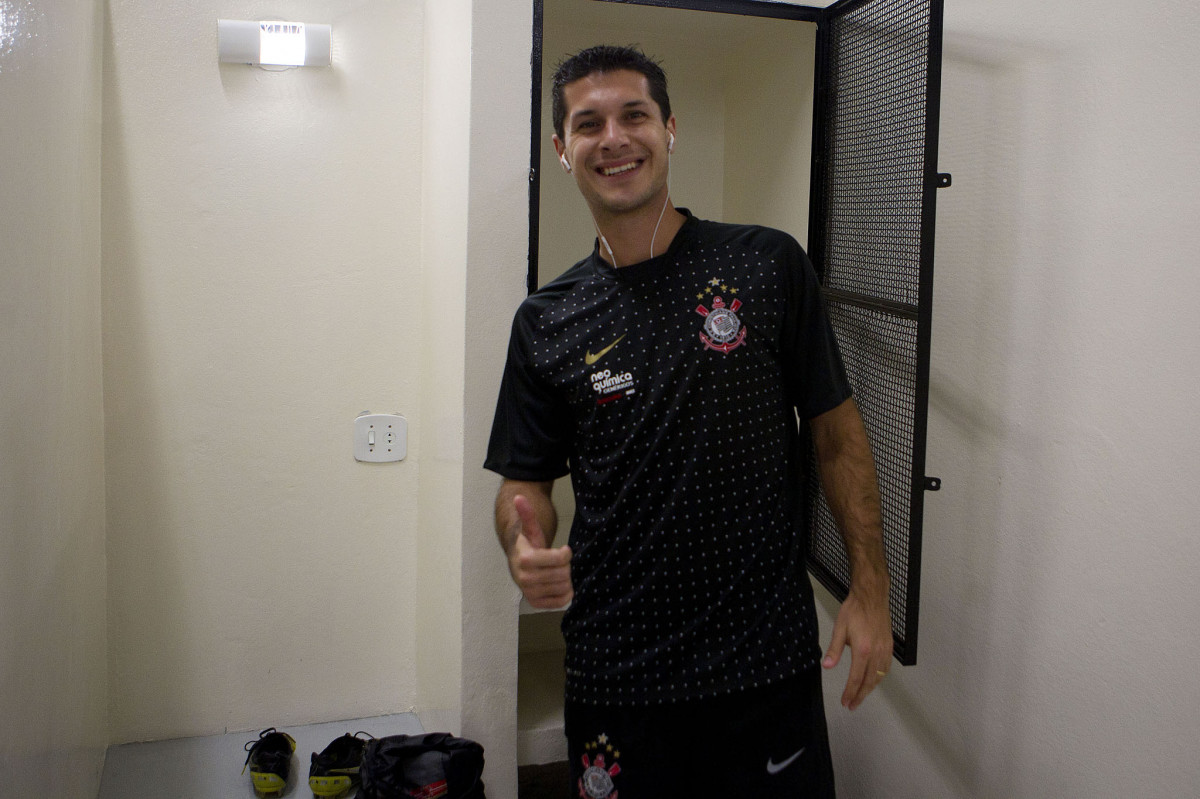 Bruno Octavio nos vestirios antes da partida entre Corinthians x So Paulo, realizada esta tarde no estdio do Pacaembu, pela 6 rodada do Campeonato Brasileiro de 2011