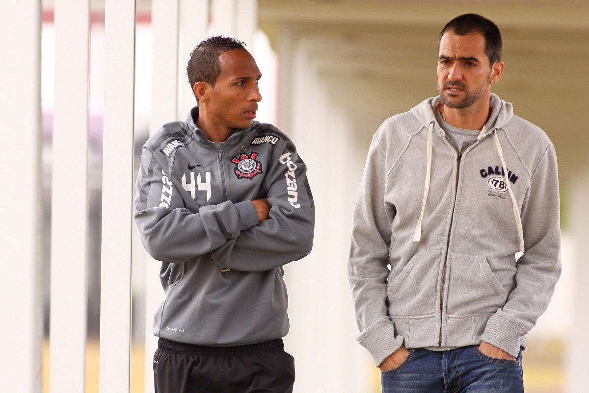 Danilo e Liedson do durante treino Treino do Corinthians realizado no Parque Ecolgico