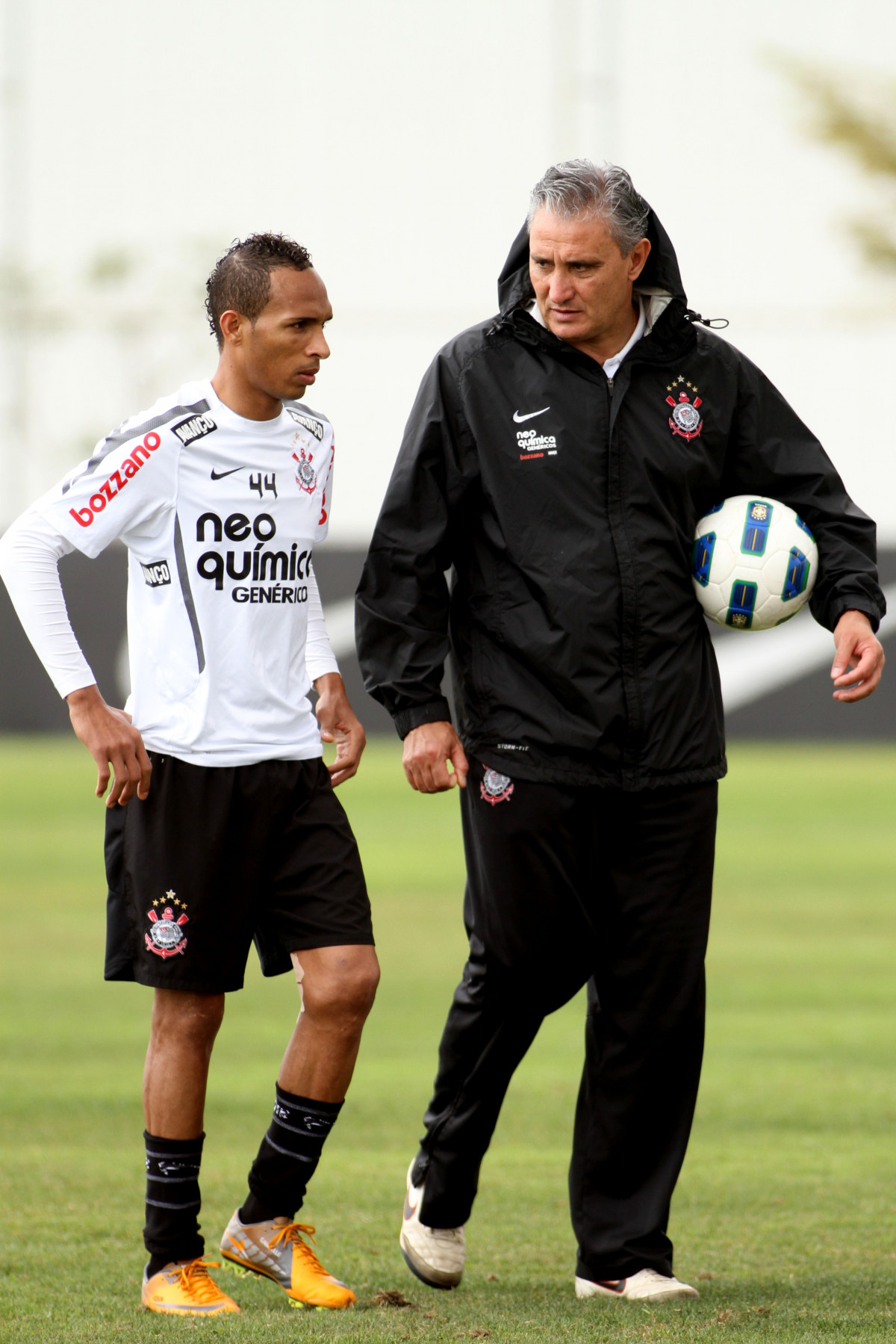 Liedson e o tcnico Tite durante treino do Corinthians realizado no Centro de treinamento Joaquim Grava