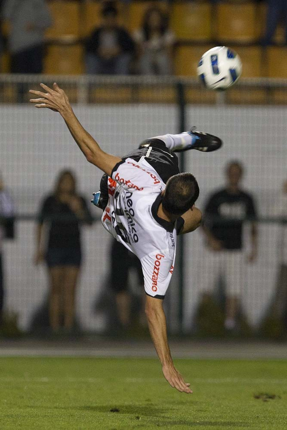 Danilo durante a partida entre Corinthians x Botafogo, realizada esta noite no estdio do Pacaembu, vlida pela 29 rodada do Campeonato Brasileiro de 2011