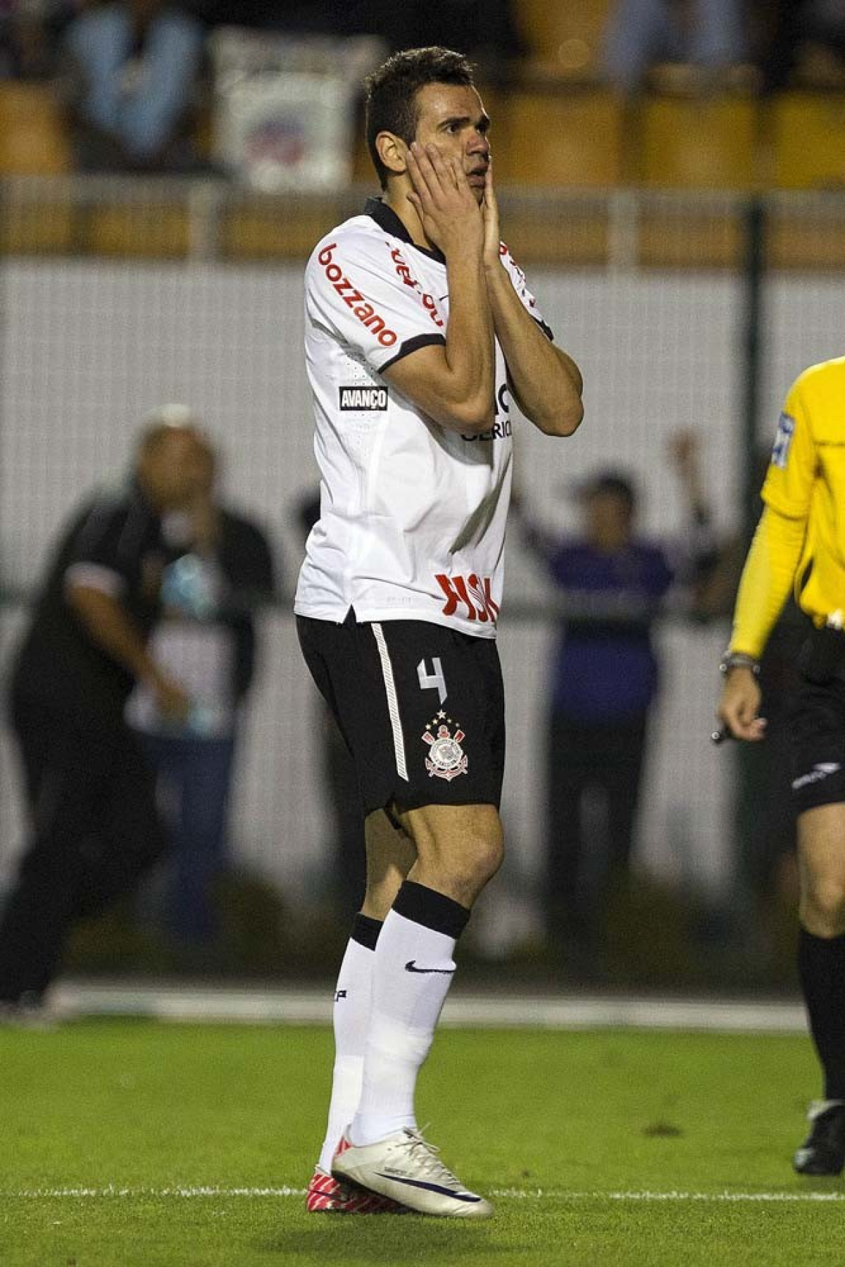 Leandro Castn durante a partida entre Corinthians x Botafogo, realizada esta noite no estdio do Pacaembu, vlida pela 29 rodada do Campeonato Brasileiro de 2011
