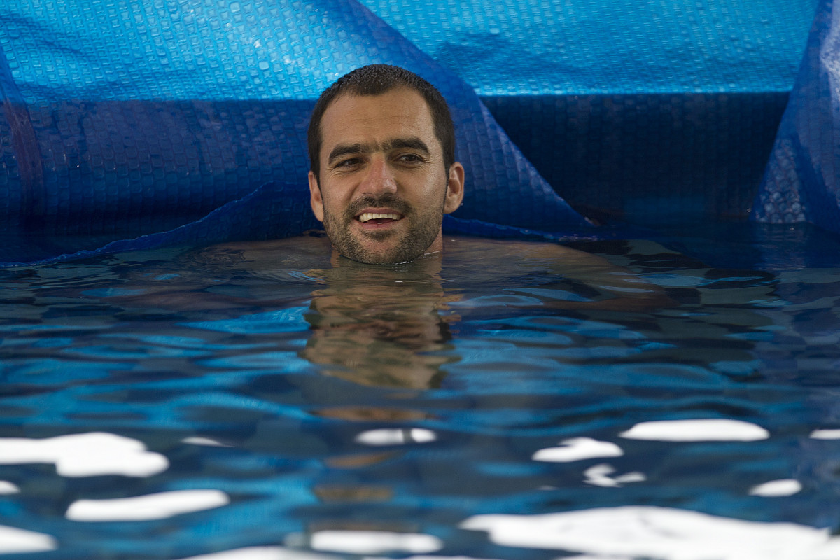 Danilo durante o treino de recuperao na piscina esta tarde no CT Joaquim Grava, no Parque Ecolgico do Tiete, o prximo jogo ser contra o Cear, quarta-feira, dia 16/11, no estdio Preidente Vargas, em Fortaleza, vlida pela 35 rodada do Brasileiro 2011