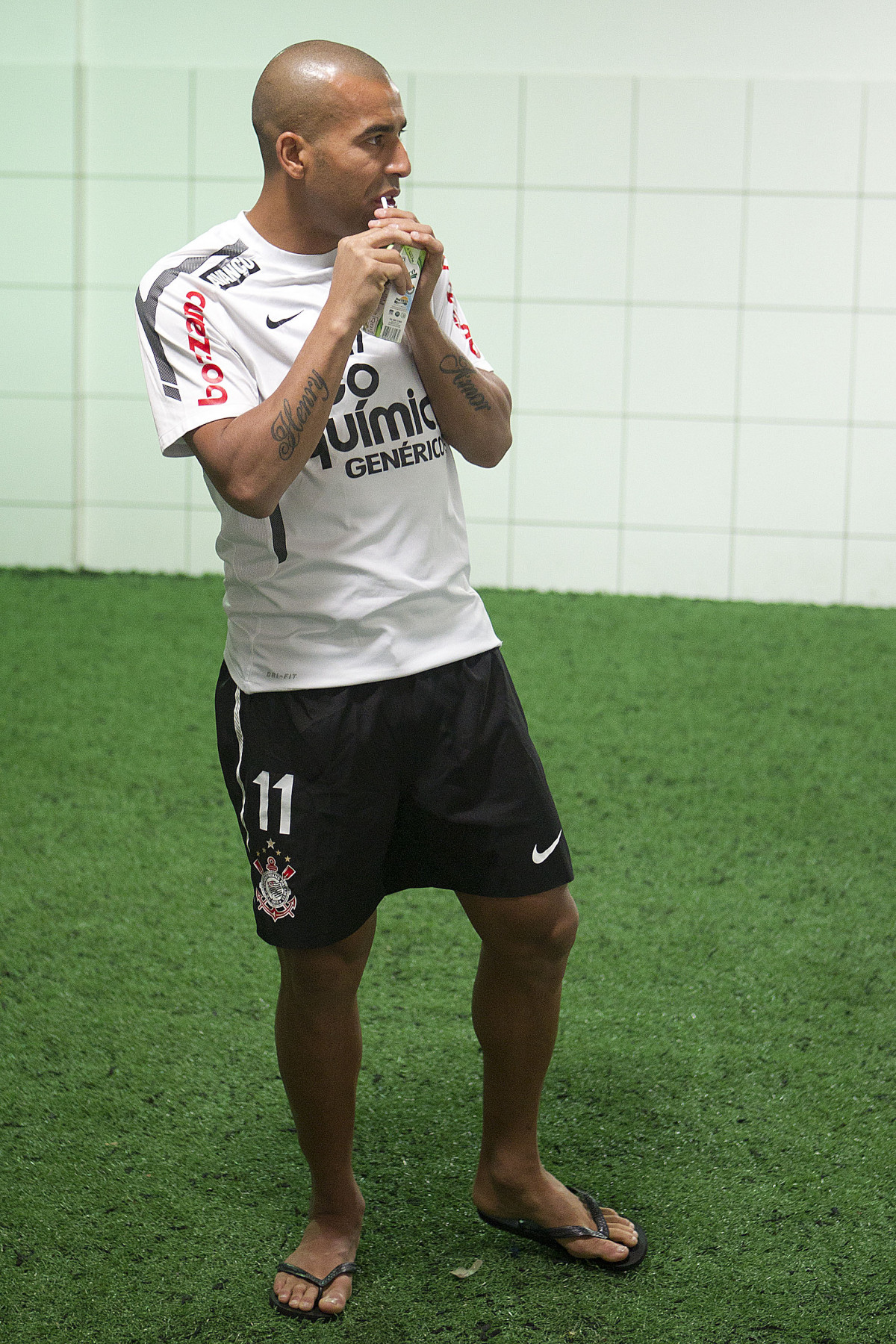 Emerson nos vestiários antes da partida entre Ceará x Corinthians, realizada esta noite no estádio Presidente Vargas, em Fortaleza, válida pela 35ª rodada do Campeonato Brasileiro de 2011