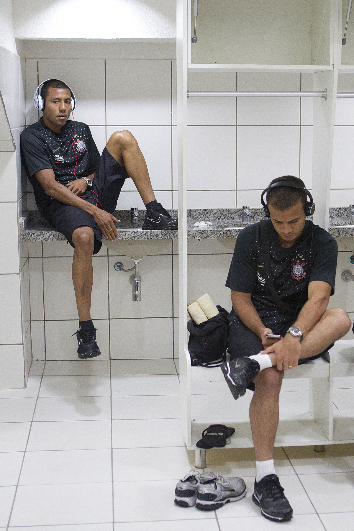 Luis Ramirez e Morais nos vestirios antes da partida entre Cear x Corinthians, realizada esta noite no estdio Presidente Vargas, em Fortaleza, vlida pela 35 rodada do Campeonato Brasileiro de 2011