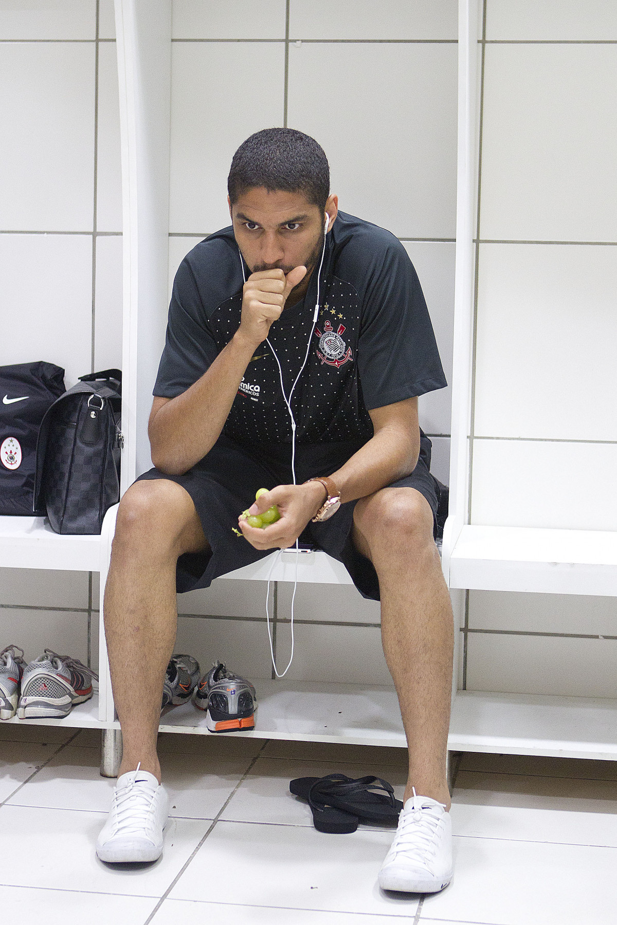 Wallace nos vestiários antes da partida entre Ceará x Corinthians, realizada esta noite no estádio Presidente Vargas, em Fortaleza, válida pela 35ª rodada do Campeonato Brasileiro de 2011