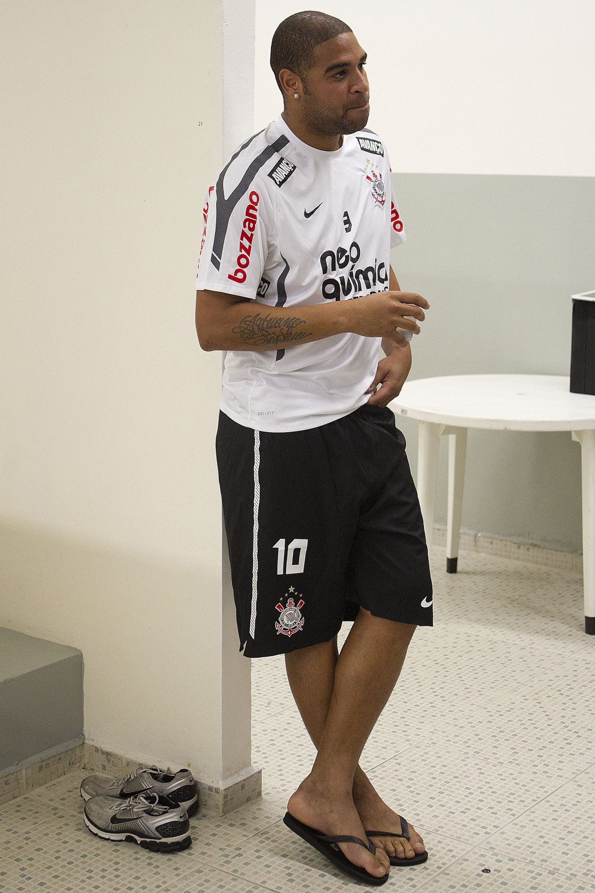 Adriano nos vestirios antes da partida entre Corinthians x Atltico-MG, realizada esta tarde no estdio do Pacaembu, vlida pela 36 rodada do Campeonato Brasileiro de 2011