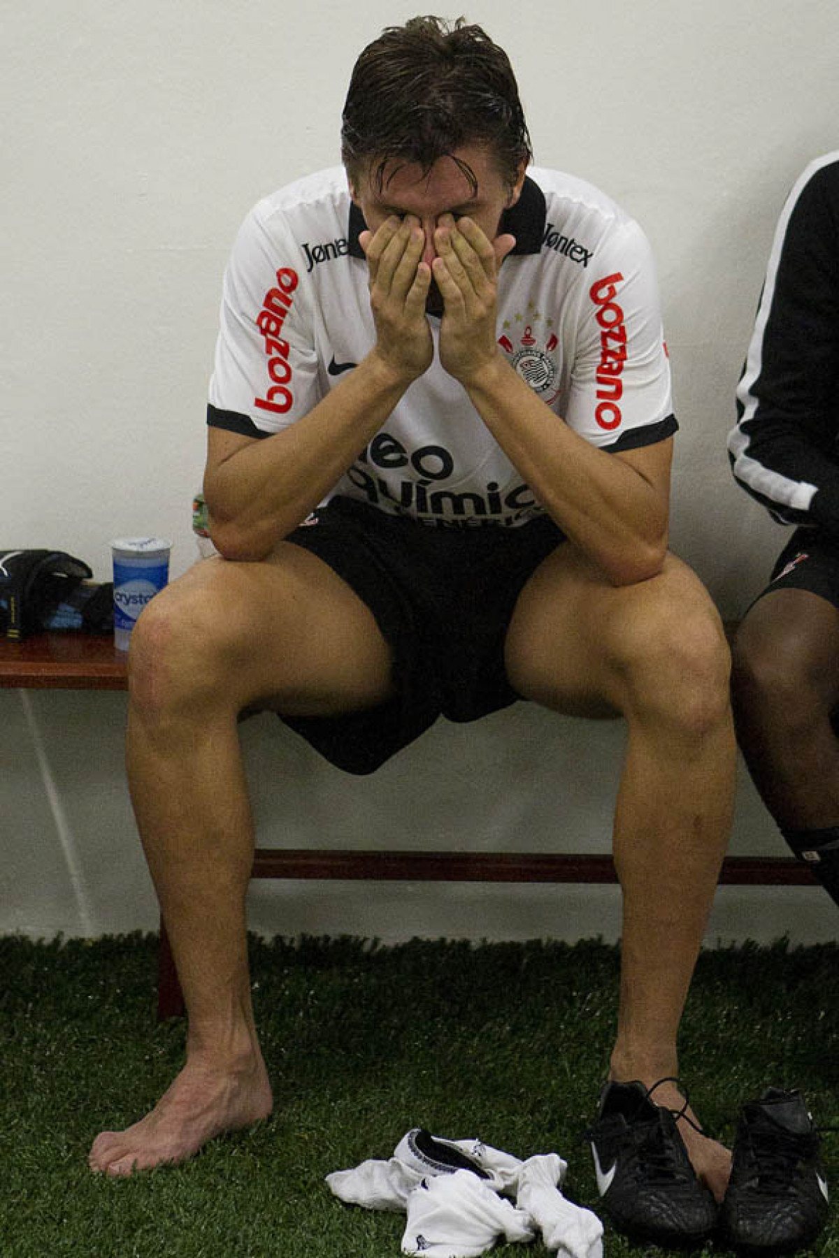 Paulo André nos vestiários após a partida entre Corinthians x Atlético-MG, realizada esta tarde no estádio do Pacaembu, válida pela 36ª rodada do Campeonato Brasileiro de 2011
