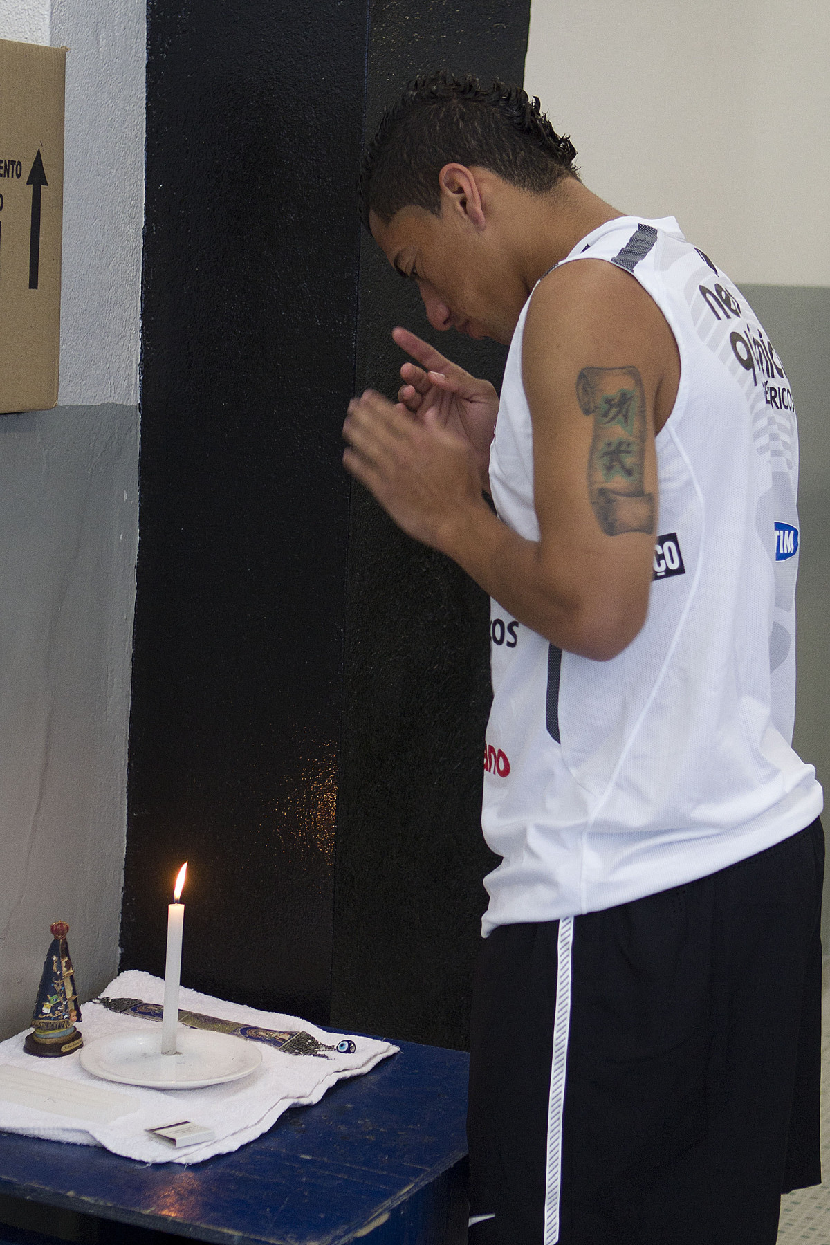 Ralf nos vestiários antes da partida entre Corinthians x Atlético-MG, realizada esta tarde no estádio do Pacaembu, válida pela 36ª rodada do Campeonato Brasileiro de 2011