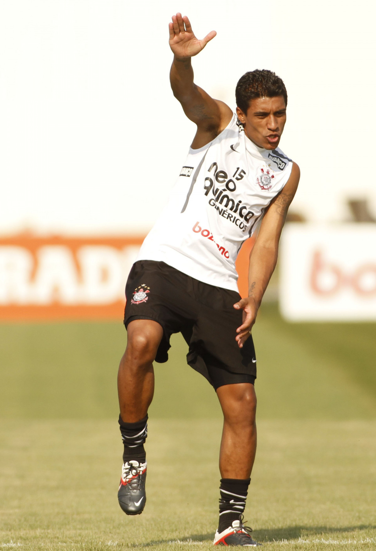 Paulinho durante Treino do Corinthians realizado no Centro de treinamento joaquim Grava