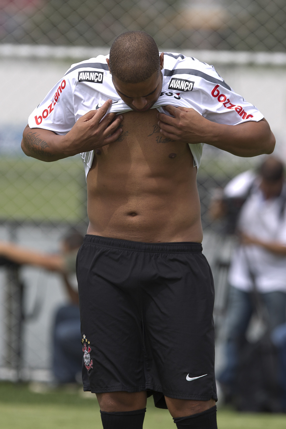 Adriano durante o treino desta manh no CT Joaquim Grava, no Parque Ecolgico do Tiete, o prximo jogo ser contra o Palmeiras, amanh, domingo, dia 04/12, no estdio do Pacaembu, vlida pela 38 rodada, a ltima, do Brasileiro 2011