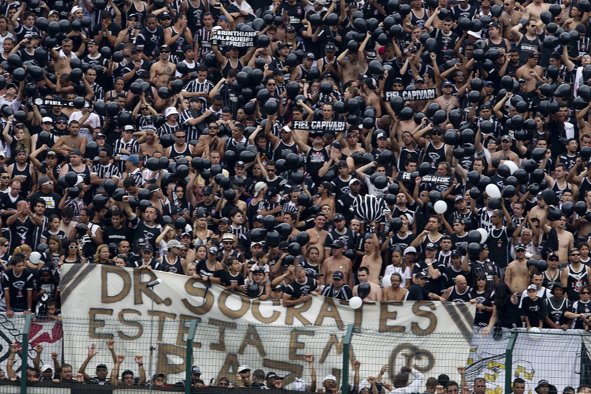 Homenagem a Socrates durante a partida entre Corinthians x Palmeiras, realizada esta tarde no estdio do Pacaembu, vlida pela 38 rodada do Campeonato Brasileiro de 2011