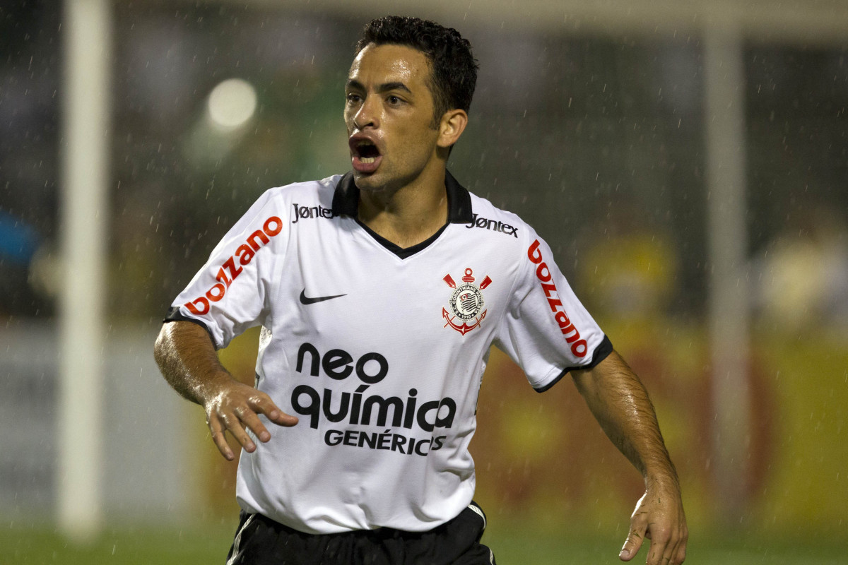 Gilsinho durante a partida entre Corinthians