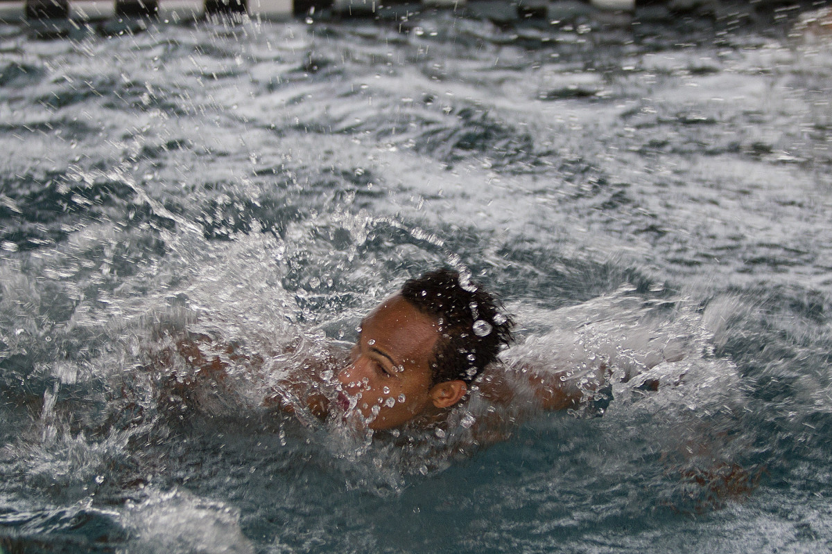 Liedson durante o treino de recuperao na piscina esta tarde no CT Joaquim Grava, no Parque Ecolgico do Tiete. O prximo jogo da equipe ser 29/01, contra o Linense, no estdio do Pacaembu pela 3 rodada do Campeonato Paulista 2012
