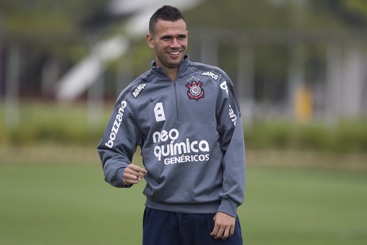Corinthians quer o retorno do zagueiro