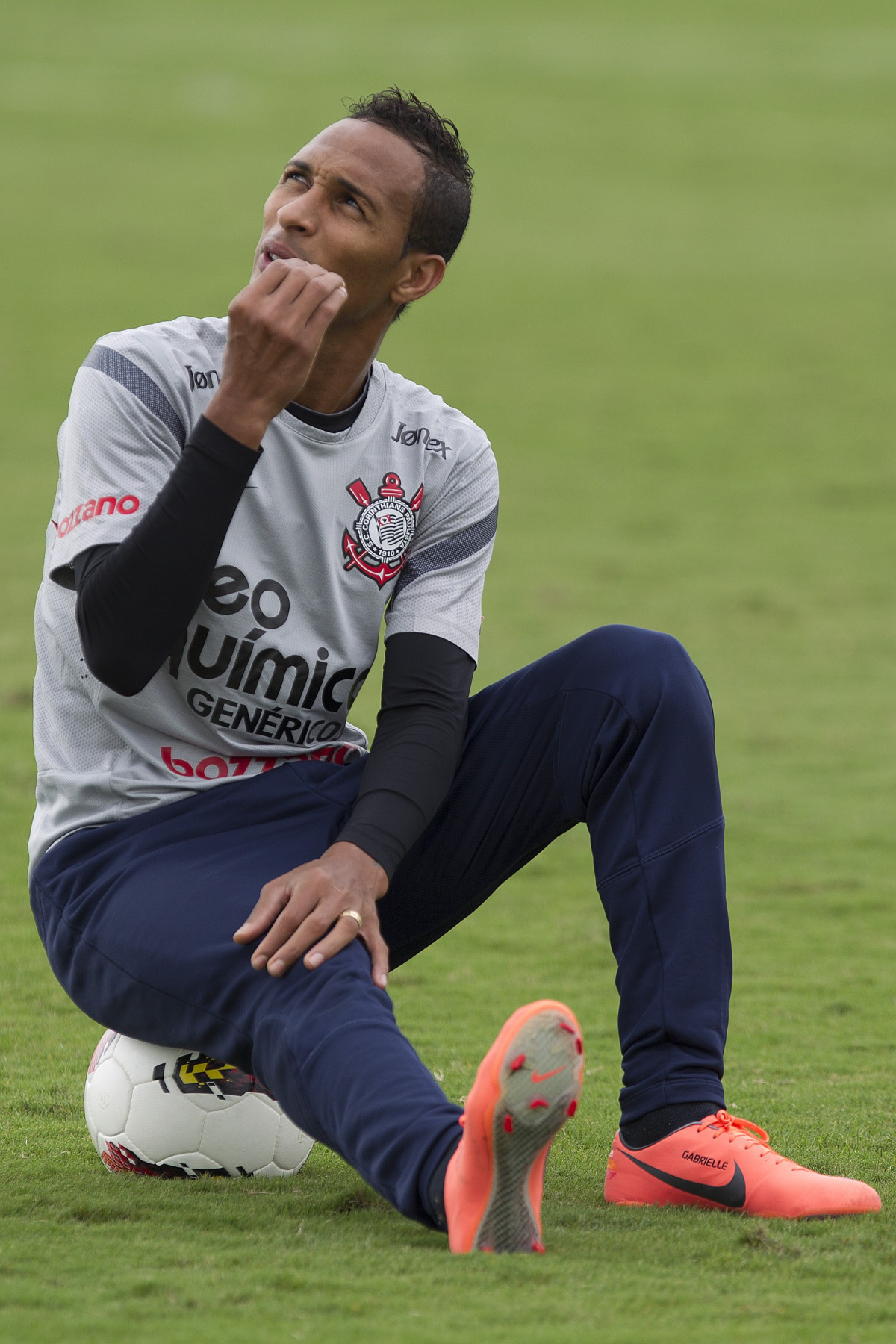 Liedson durante treino desta manh no CT Joaquim Grava, localizado no Parque Ecolgico do Tiete. O prximo jogo da equipe ser dia 02/05, contra o Emelec/Equador, jogo de ida, vlido pelas oitavas de final da Copa Libertadores da Amrica 2012
