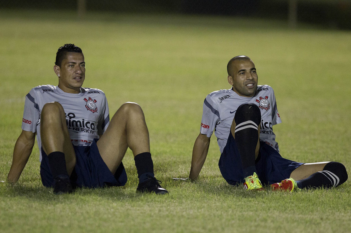 Ralf e Emerson durante treino desta noite no Ciudad Deportiva Carlos Perez Perasso, em Guayquil, Equador. O prximo jogo da equipe ser dia 02/05, contra o Emelec/Equador, jogo de ida, vlido pelas oitavas de final da Copa Libertadores da Amrica 2012