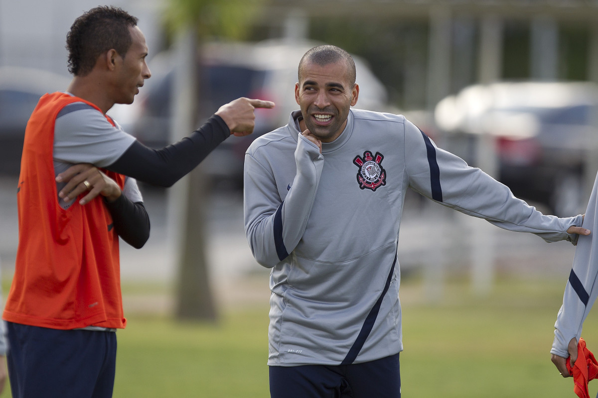 Liedson e Emerson Sheik foram colegas de equipe no Corinthians em 2011 e 2012