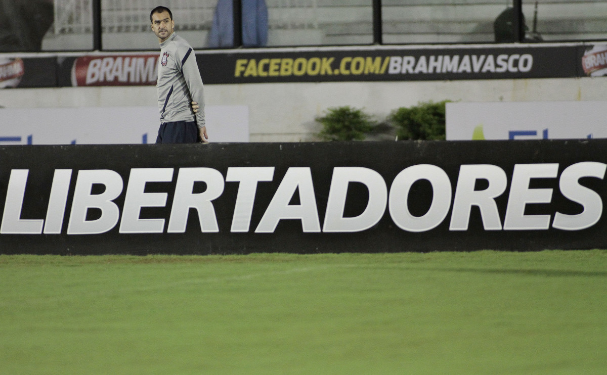 Danilo do Corinthians durante treino realizado no estdio sao Janurio