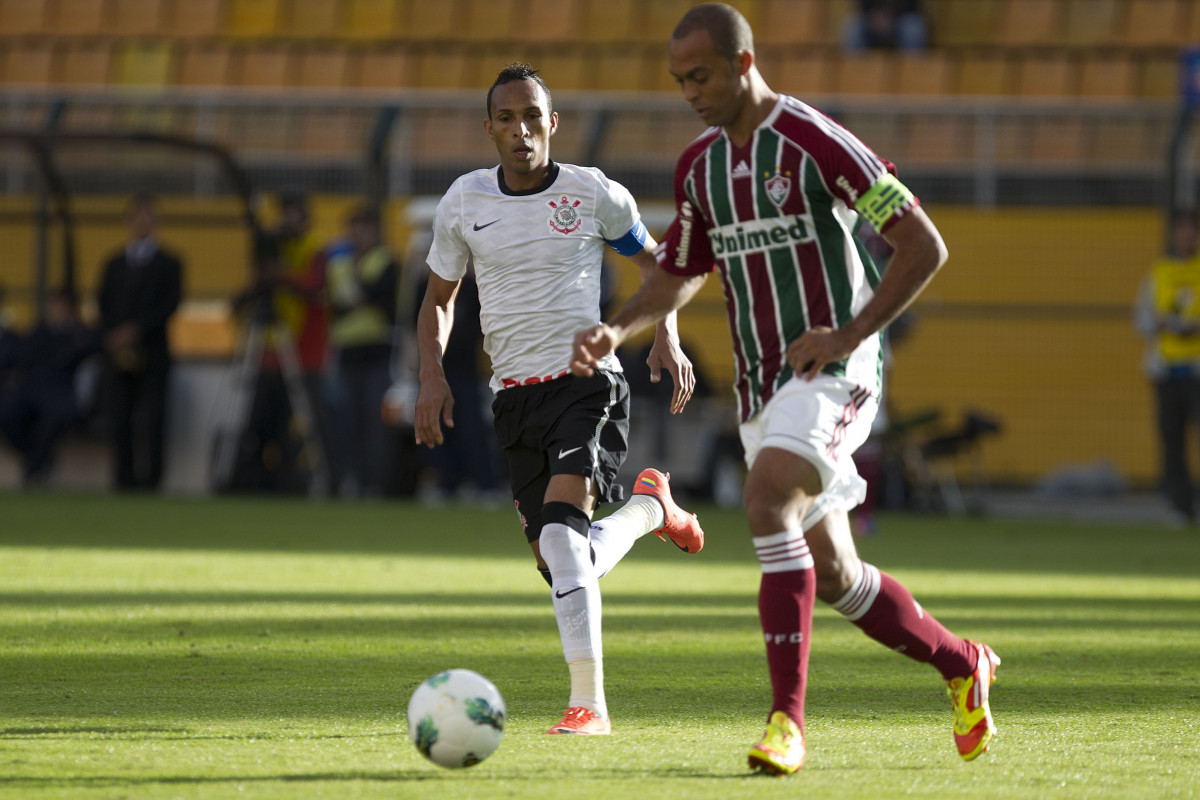 Liedson e Leandro Euzebio durante a partida entre Corinthians x Fluminense, realizada esta tarde no estdio do Pacaembu, vlida pela 1 rodada do Campeonato Brasileiro de 2012