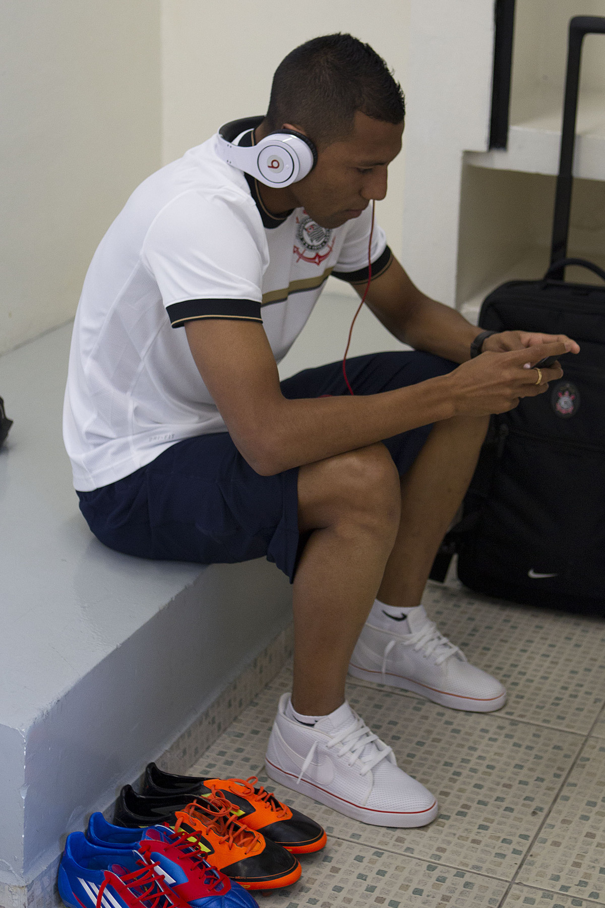 Luis Ramirez nos vestirios antes da partida entre Corinthians x Fluminense, realizada esta tarde no estdio do Pacaembu, vlida pela 1 rodada do Campeonato Brasileiro de 2012