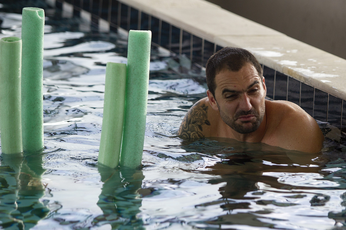 Danilo Durante O Treino De Recuperacao Na Piscina Realizado Esta Tarde No Ct Joaquim Grava Localizado