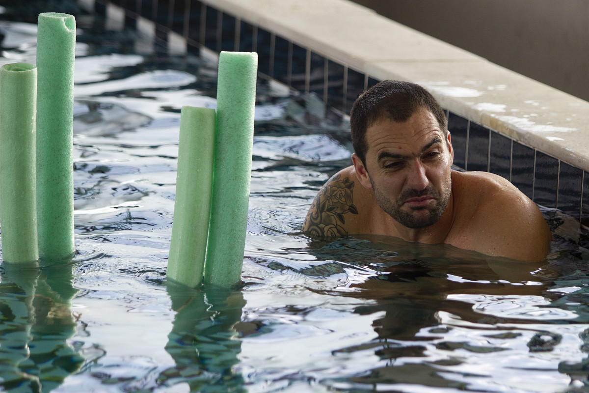 Danilo durante o treino de recuperao na piscina realizado esta tarde no CT Joaquim Grava, localizado no Parque Ecolgico do Tiete. O prximo jogo da equipe ser domingo, dia 27/05, contra o Atltico-MG, no estdio Independncia em Belo Horizonte, vlido pela segunda rodada do Campeonato Brasileiro 2012