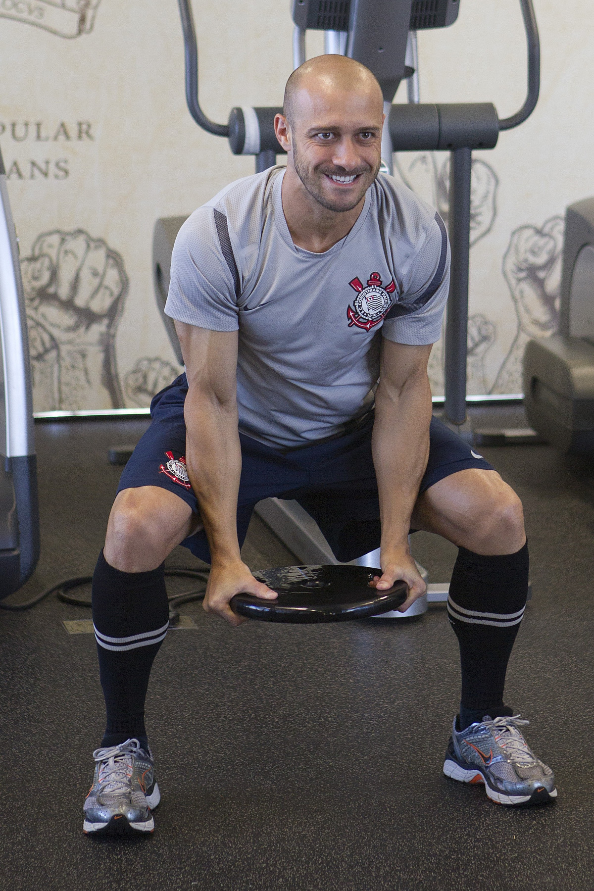 Alessandro durante o treino realizado esta manhã na academia de musculacao no CT Joaquim Grava, localizado no Parque Ecológico do Tiete. O próximo jogo da equipe será quinta-feira, dia 07/06, contra o Figueirense/SC, no estádio do Pacaembu, válido pela terceira rodada do Campeonato Brasileiro 2012