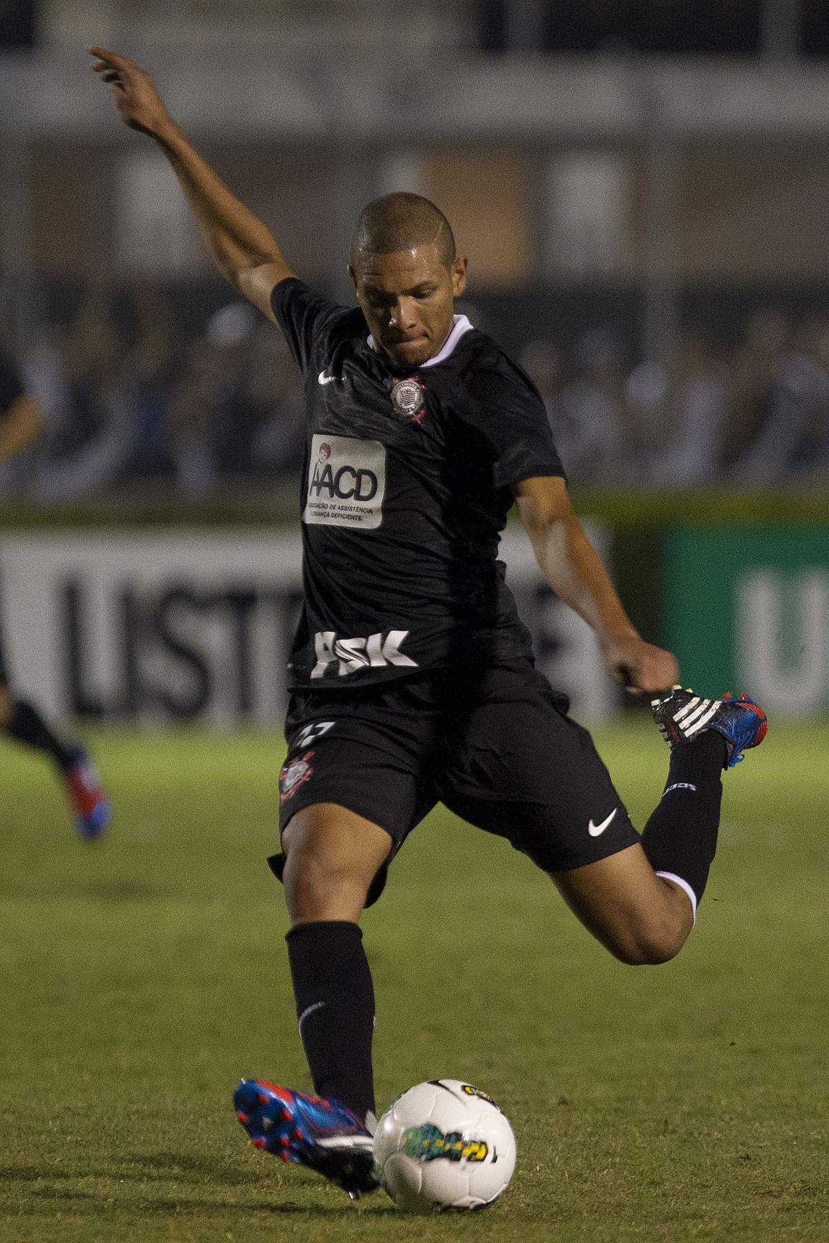 Willian Aro durante a partida entre Ponte Preta/Campinas x Corinthians, realizada esta noite no estdio Moiss Lucarelli, vlida pela 5 rodada do Campeonato Brasileiro de 2012