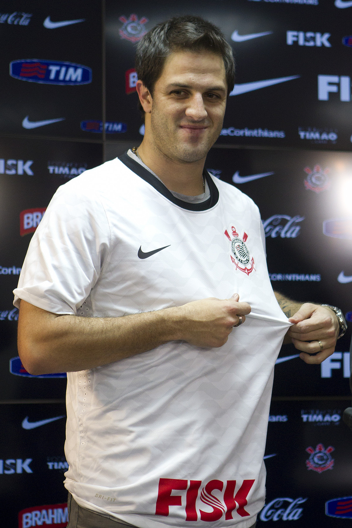 Durante o treino realizado esta tarde no CT Joaquim Grava, localizado no Parque Ecolgico do Tiete. O prximo jogo da equipe ser amanh sbado, 21/07, contra a Portuguesa, no Pacaembu, vlido pela 10 rodada do Campeonato Brasileiro de 2012