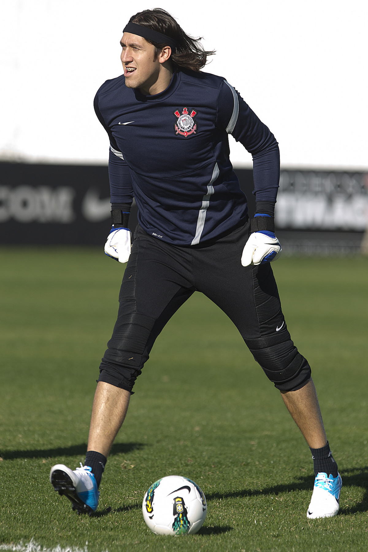 Durante o treino realizado esta tarde no CT Joaquim Grava, localizado no Parque Ecolgico do Tiete. O prximo jogo da equipe ser amanh sbado, 21/07, contra a Portuguesa, no Pacaembu, vlido pela 10 rodada do Campeonato Brasileiro de 2012