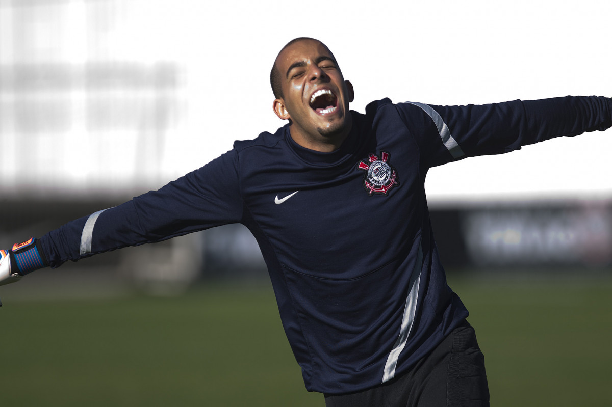 Durante o treino realizado esta tarde no CT Joaquim Grava, localizado no Parque Ecolgico do Tiete. O prximo jogo da equipe ser amanh sbado, 21/07, contra a Portuguesa, no Pacaembu, vlido pela 10 rodada do Campeonato Brasileiro de 2012