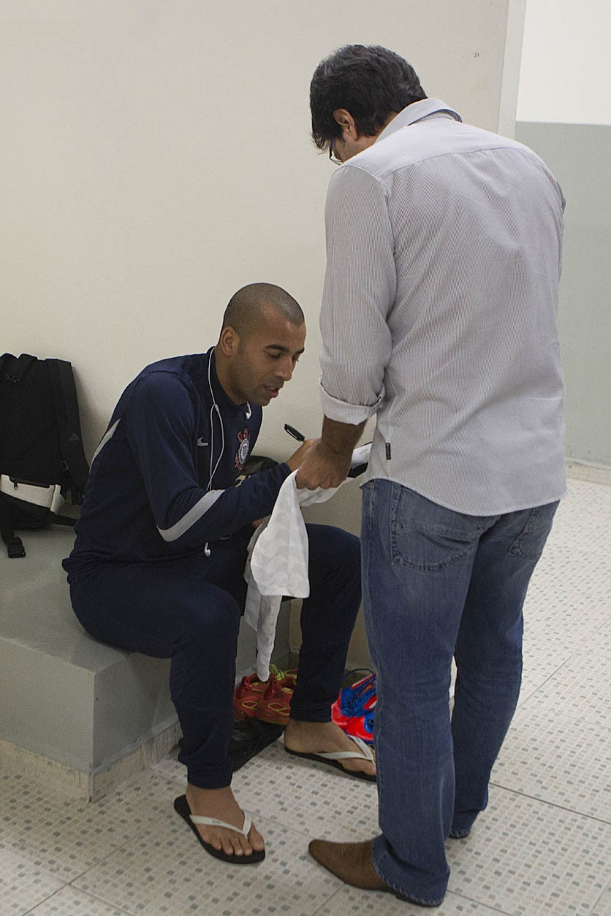 Nos vestiários antes da partida entre Corinthians x Cruzeiro, realizada esta noite no estádio do Pacaembu, jogo válido pela 12ª rodada do Campeonato Brasileiro de 2012