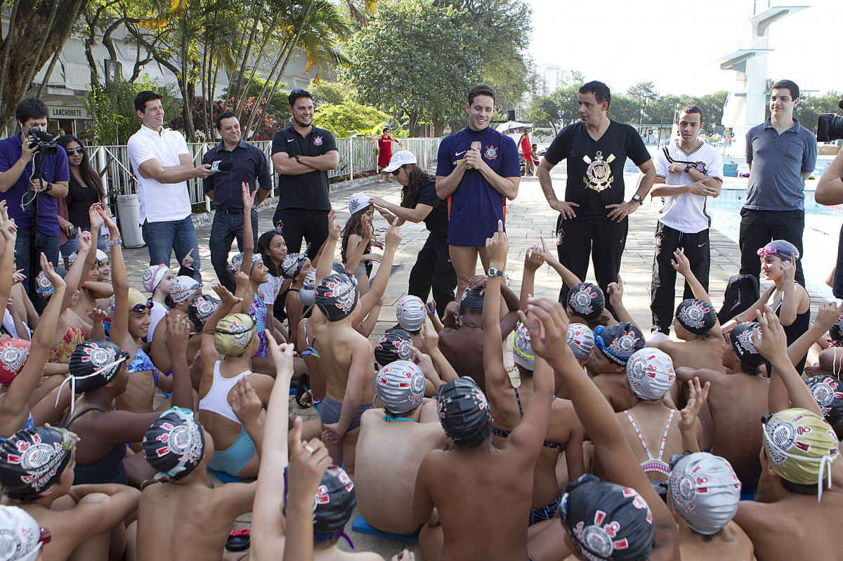 O nadador Thiago Pereira foi recebido hoje no Parque So Jorge pelo presidente Mario Gobbi