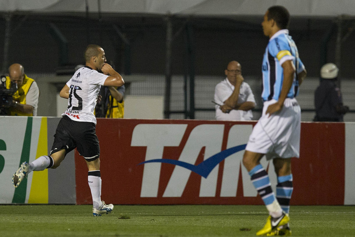Durante a partida entre Corinthians x Grmio, realizada esta noite no estdio do Pacaembu, jogo vlido pela 23 rodada do Campeonato Brasileiro de 2012