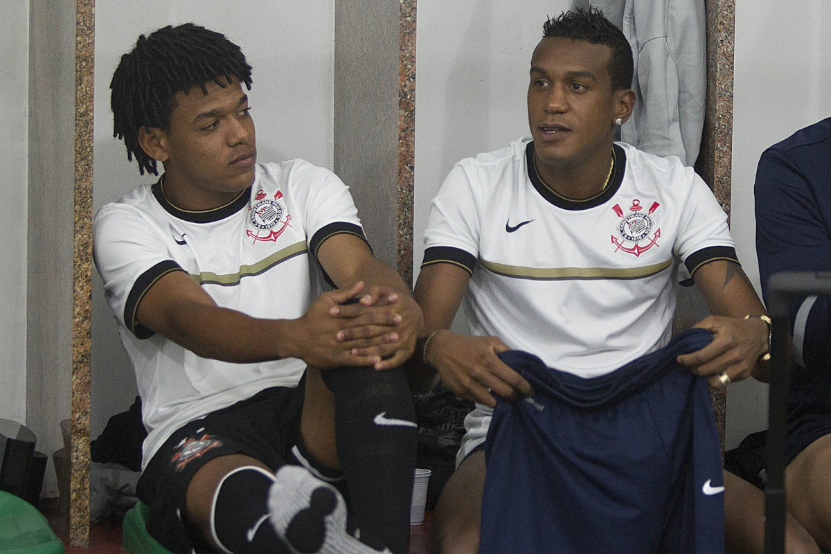 Nos vestiários antes da partida entre Portuguesa x Corinthians, realizada esta noite no estádio do Caninde, jogo válido pela 30ª rodada do Campeonato Brasileiro de 2012