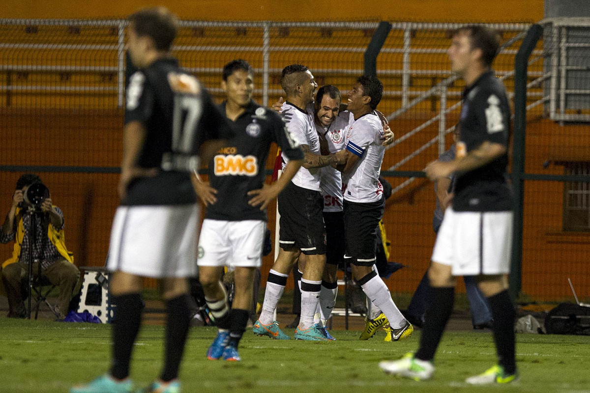 Durante a partida entre Corinthians x Coritiba, realizada esta noite no estdio do Pacaembu, jogo vlido pela 35 rodada do Campeonato Brasileiro de 2012