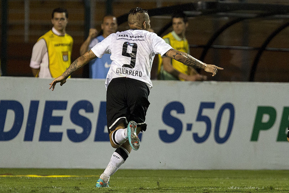 Durante a partida entre Corinthians x Coritiba, realizada esta noite no estádio do Pacaembu, jogo válido pela 35ª rodada do Campeonato Brasileiro de 2012